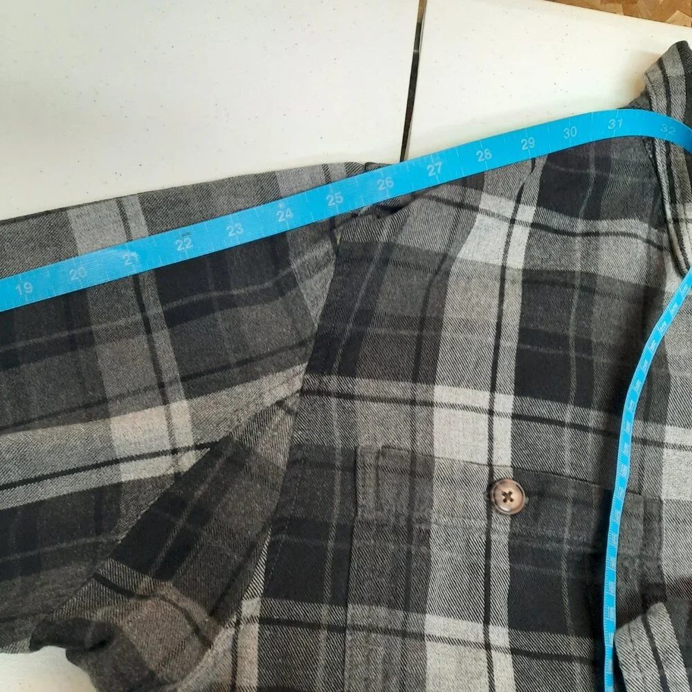 Duluth Trading Co Men's Large Slim Fit Flannel Shirt Gray Plaid 100% Cotton - Picture 7 of 8